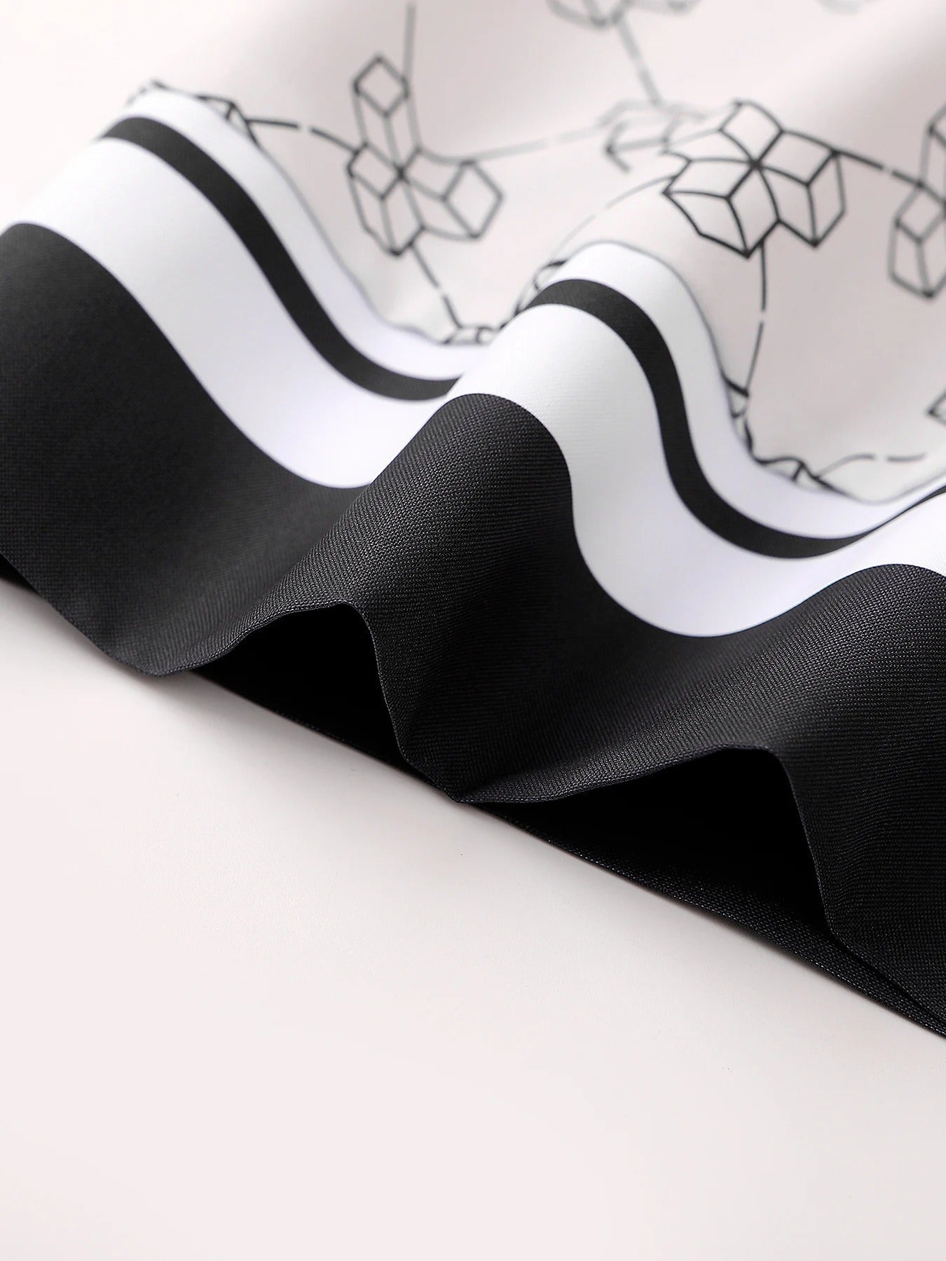Conjunto Masculino Geométrico Branco e Bege